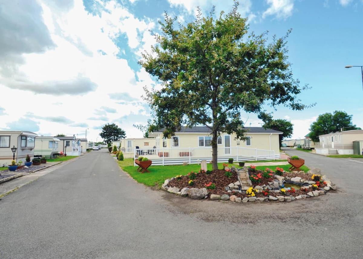 Robin Hood Rhyl Hotel Екстериор снимка